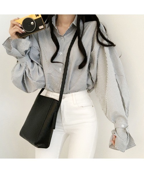 ストライプ柄ボリュームスリーブブラウス