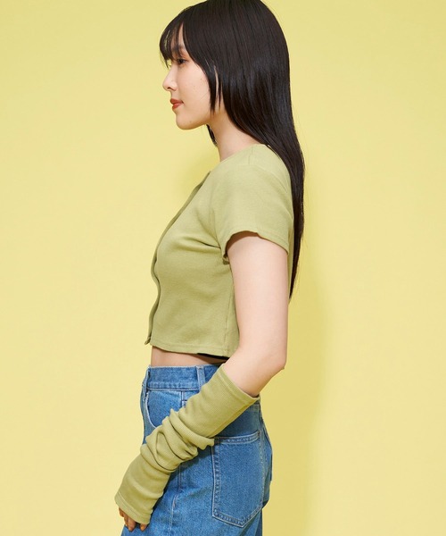 FOREVER 21(フォーエバー トゥエンティーワン)の「アームウォーマー付きカット(Tシャツ/カットソー・レディース・ライトインディゴブルー/グリーン/ホワイト・SMALL/MEDIUM)」の8枚目の写真