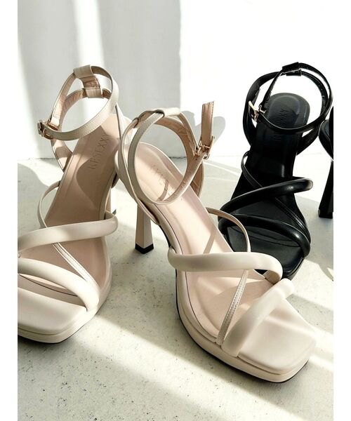 RESEXXY(リゼクシー)の「ランダムラインサンダル(サンダル・レディース・ブラック/アイボリー・SMALL/MEDIUM/LARGE)」の19枚目の写真