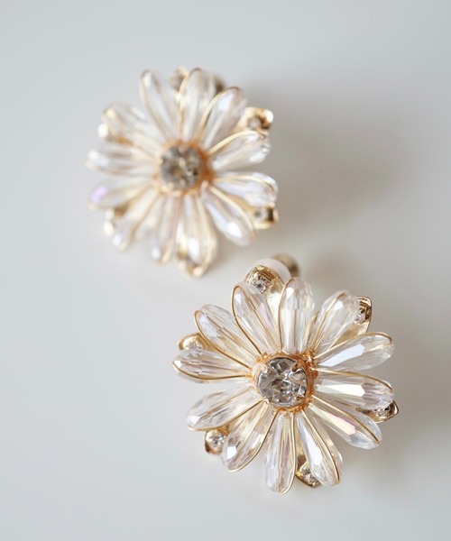 CERCA（チェルカ）の「jolie minette/フラワー ビジュー イヤリング（イヤリング・レディース・クリア/ブラック/ピンク/ベージュ/オレンジ/アクア・FREE）」の6枚目の写真