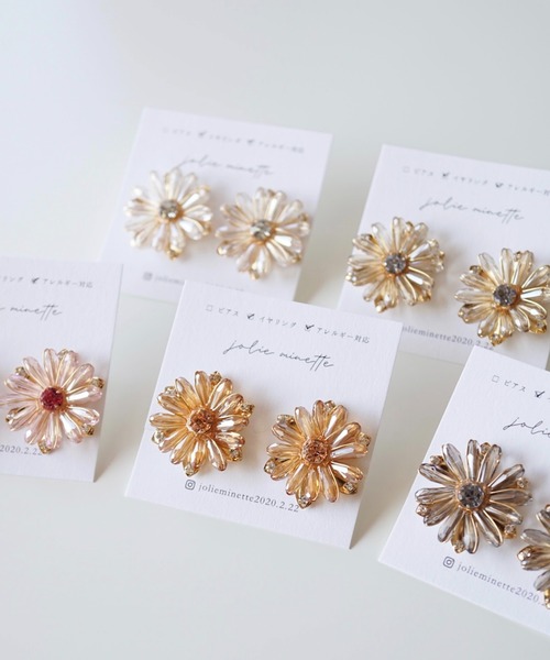 CERCA（チェルカ）の「jolie minette/フラワー ビジュー イヤリング（イヤリング・レディース・クリア/ブラック/ピンク/ベージュ/オレンジ/アクア・FREE）」の10枚目の写真