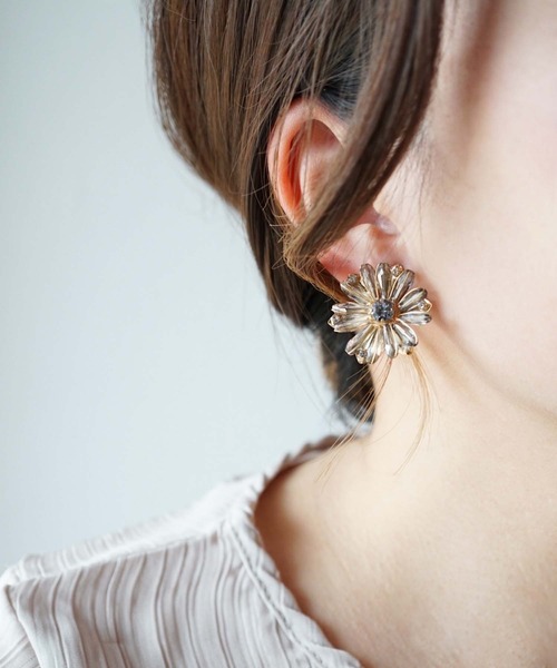 CERCA（チェルカ）の「jolie minette/フラワー ビジュー イヤリング（イヤリング・レディース・クリア/ブラック/ピンク/ベージュ/オレンジ/アクア・FREE）」の13枚目の写真