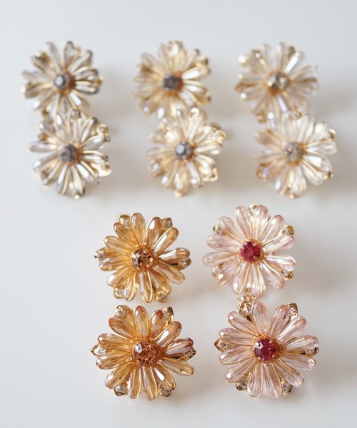 CERCA（チェルカ）の「jolie minette/フラワー ビジュー イヤリング（イヤリング・レディース・クリア/ブラック/ピンク/ベージュ/オレンジ/アクア・FREE）」の21枚目の写真