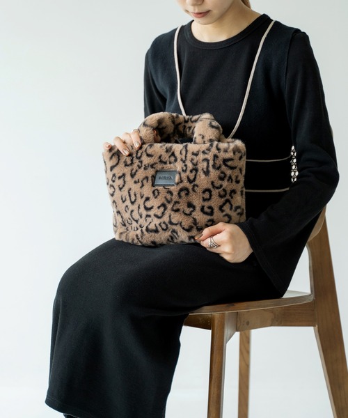 MURUA（ムルーア）の「MURUA(ムルーア)ミニトートバッグ / エコファー MR-B1191（トートバッグ・レディース・レオパード/ブルー/ベージュ・FREE）」の9枚目の写真