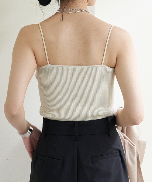 SHENERY(シーナリー)の「カップ付ニットキャミソール(キャミソール・レディース・ブラック/グレー/アイボリー・FREE)」の4枚目の写真