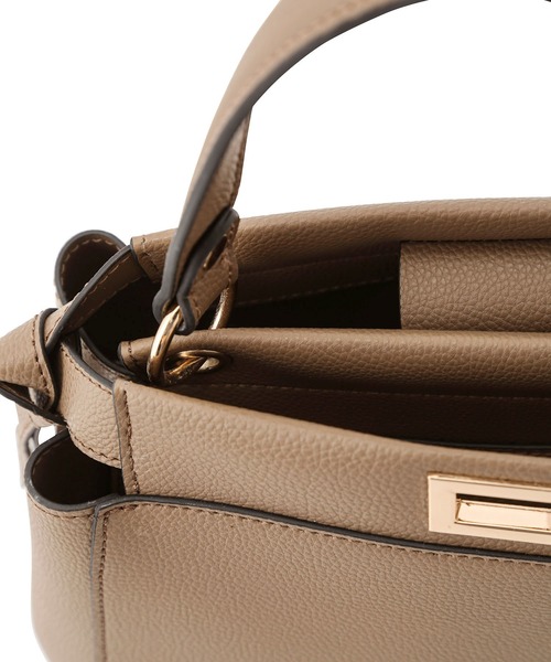 VIS（ビス）の「【2WAY】ひねり金具サイドタイトートバッグ（ハンドバッグ・レディース・グリーン系その他3/ベージュ系その他/ブラック・FREE）」の9枚目の写真