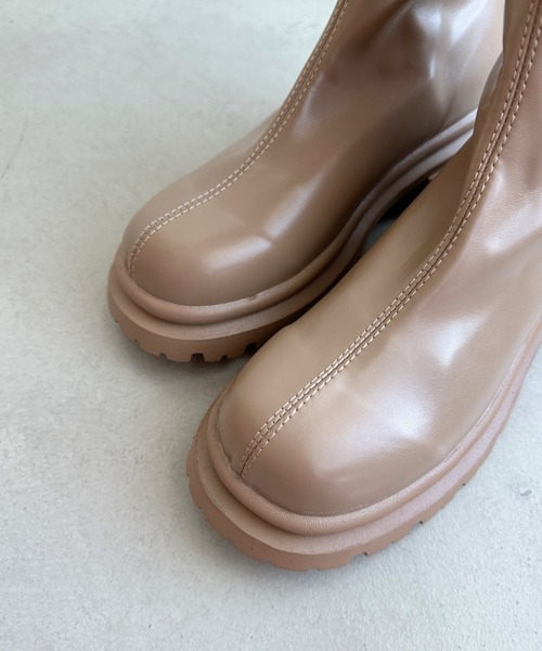 CLEA(クレア)の「ストレッチ厚底トラックソールロングブーツ(ブーツ・レディース・アイボリー/ブラック/ベージュ/ブラウン・23.5cm/24.5cm)」の18枚目の写真