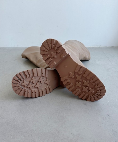 CLEA(クレア)の「ストレッチ厚底トラックソールロングブーツ(ブーツ・レディース・アイボリー/ブラック/ベージュ/ブラウン・23.5cm/24.5cm)」の20枚目の写真