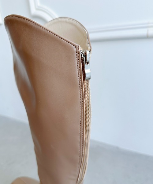 CLEA(クレア)の「ストレッチ厚底トラックソールロングブーツ(ブーツ・レディース・アイボリー/ブラック/ベージュ/ブラウン・23.5cm/24.5cm)」の19枚目の写真