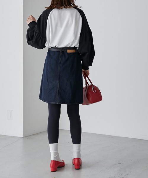 BONLECILL(ボンルシール)の「配色ラグラン ボリュームスリーブスウェットプルオーバー(スウェット・レディース・ブラウン/オフホワイト/チャコールグレー・FREE)」の9枚目の写真