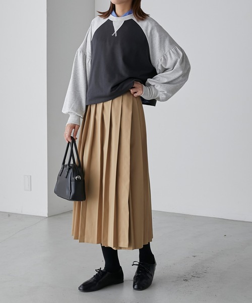 BONLECILL(ボンルシール)の「配色ラグラン ボリュームスリーブスウェットプルオーバー(スウェット・レディース・ブラウン/オフホワイト/チャコールグレー・FREE)」の16枚目の写真