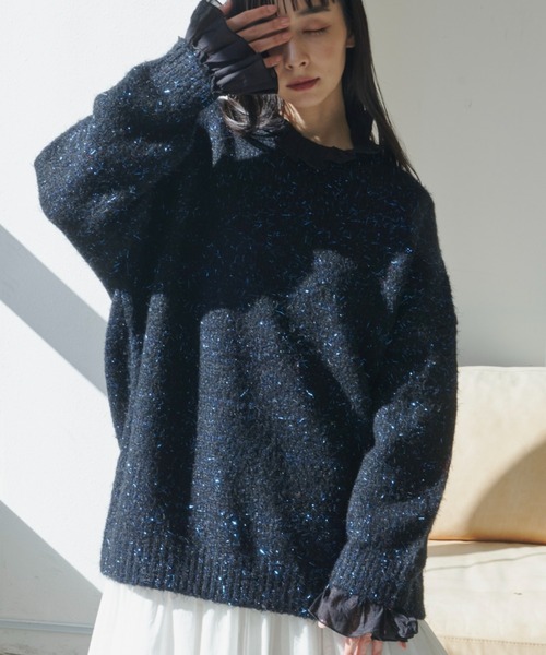 Libra Cue(リブラ キュー)の「ラメフェザーヤーンボリュームニット(ニット/セーター・レディース・ブラック/レッド・FREE)」の2枚目の写真
