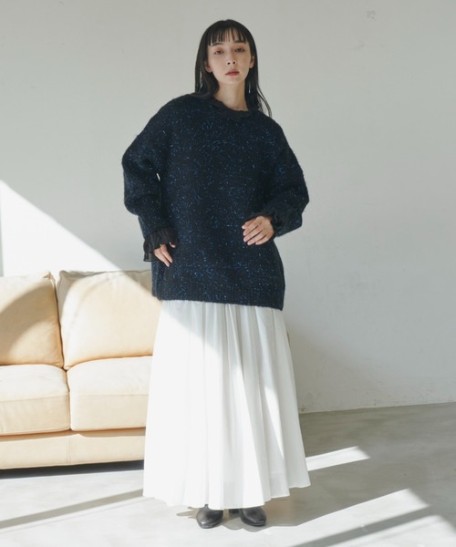 Libra Cue(リブラ キュー)の「ラメフェザーヤーンボリュームニット(ニット/セーター・レディース・ブラック/レッド・FREE)」の4枚目の写真