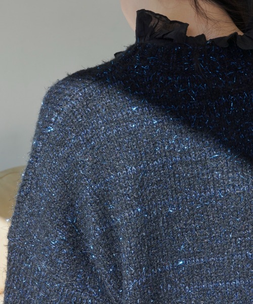 Libra Cue(リブラ キュー)の「ラメフェザーヤーンボリュームニット(ニット/セーター・レディース・ブラック/レッド・FREE)」の11枚目の写真