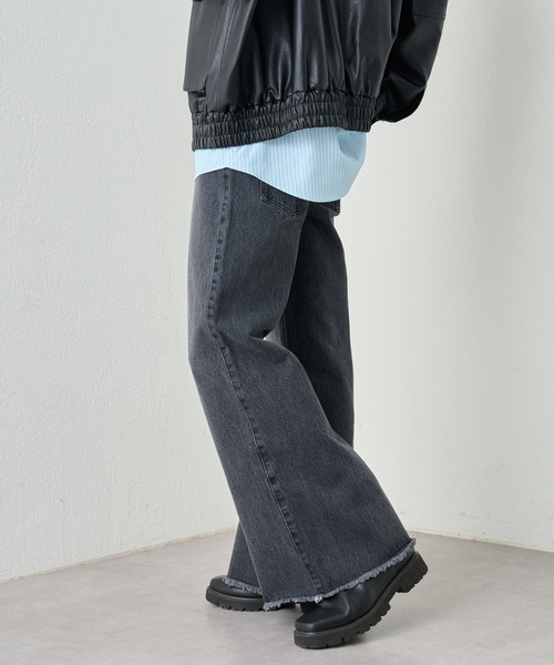 COLONY 2139(コロニートゥーワンスリーナイン)の「フリンジラウンドヘムデニム(デニムパンツ・メンズ・ブラック/サックスブルー・MEDIUM/LARGE)」の5枚目の写真