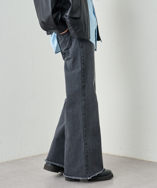 COLONY 2139(コロニートゥーワンスリーナイン)の「フリンジラウンドヘムデニム(デニムパンツ・メンズ・ブラック/サックスブルー・MEDIUM/LARGE)」の17枚目の写真