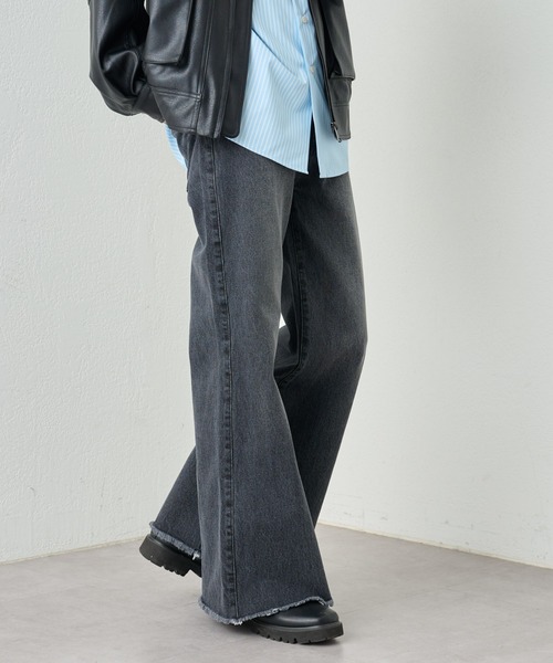 COLONY 2139(コロニートゥーワンスリーナイン)の「フリンジラウンドヘムデニム(デニムパンツ・メンズ・ブラック/サックスブルー・MEDIUM/LARGE)」の16枚目の写真