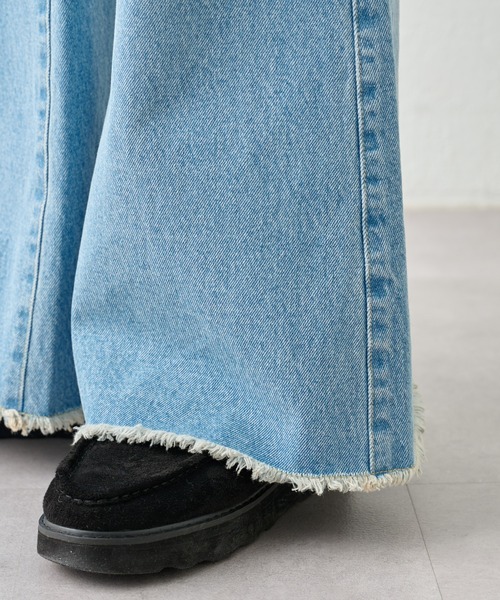 COLONY 2139(コロニートゥーワンスリーナイン)の「フリンジラウンドヘムデニム(デニムパンツ・メンズ・ブラック/サックスブルー・MEDIUM/LARGE)」の13枚目の写真