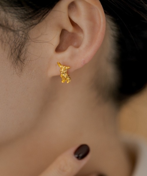 ear PAPILLONNER(イアパピヨネ)の「《WEB限定/スターリングシルバー使用》うさぎピアス(ピアス(両耳用)・レディース・ゴールド/シルバー・FREE)」の5枚目の写真