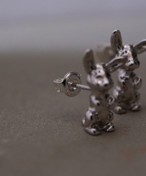 ear PAPILLONNER(イアパピヨネ)の「《WEB限定/スターリングシルバー使用》うさぎピアス(ピアス(両耳用)・レディース・ゴールド/シルバー・FREE)」の8枚目の写真