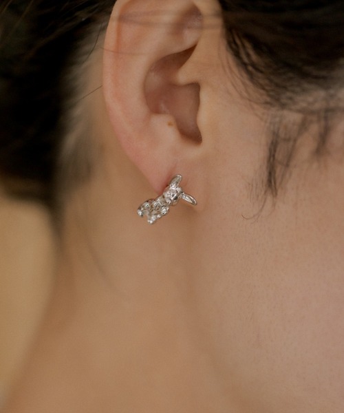 ear PAPILLONNER(イアパピヨネ)の「《WEB限定/スターリングシルバー使用》うさぎピアス(ピアス(両耳用)・レディース・ゴールド/シルバー・FREE)」の6枚目の写真