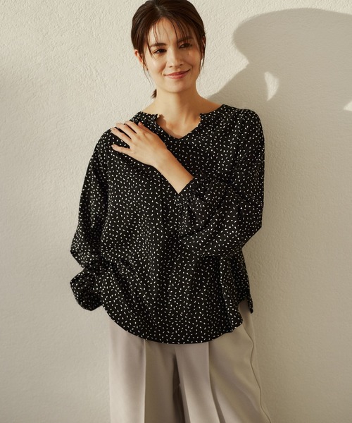 Elura（エルーラ）の「サラサラ着映えブラウス/102923（シャツ/ブラウス・レディース・ホワイト系その他2/ブラック/ホワイト系その他6/イエロー・SMALL/MEDIUM/LARGE/X-LARGE）」の4枚目の写真