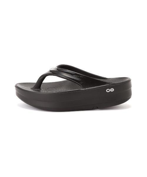 OOFOS(ウーフォス)の「OOFOS/ウーフォス /OOmega ウーメガ/リカバリーサンダル 厚底 /2000440050211(サンダル・レディース・ブラック/ベージュ/ピンク・23/24/25/26/27)」の4枚目の写真
