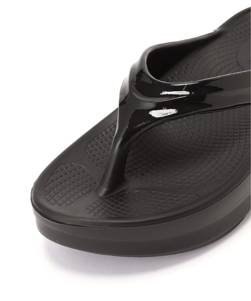 OOFOS(ウーフォス)の「OOFOS/ウーフォス /OOmega ウーメガ/リカバリーサンダル 厚底 /2000440050211(サンダル・レディース・ブラック/ベージュ/ピンク・23/24/25)」の7枚目の写真