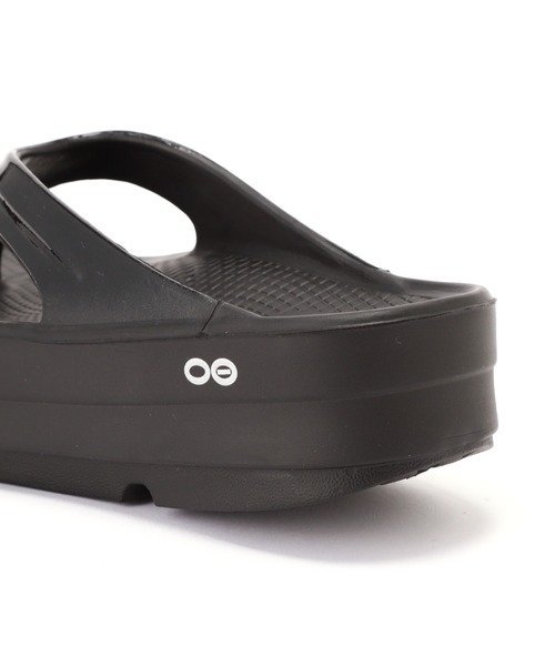 OOFOS(ウーフォス)の「OOFOS/ウーフォス /OOmega ウーメガ/リカバリーサンダル 厚底 /2000440050211(サンダル・レディース・ブラック/ベージュ/ピンク・23/24/25)」の9枚目の写真