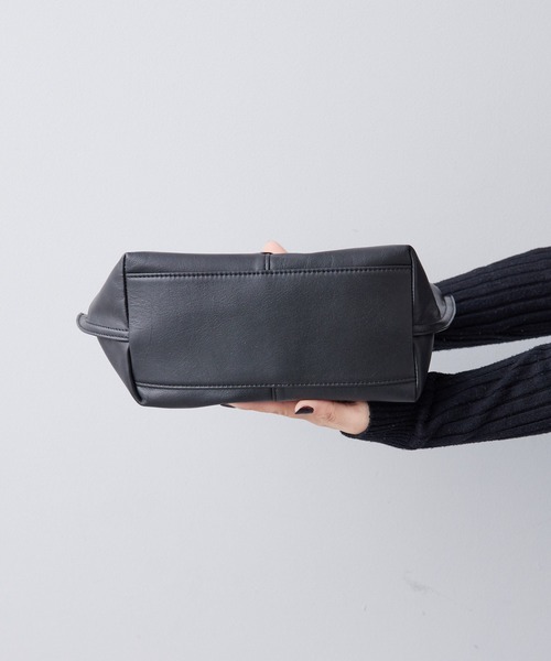 ear PAPILLONNER（イアパピヨネ）の「《本革/軽量/2WAY》センター