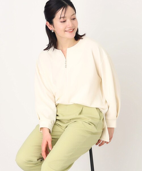 THE SHOP TK (ザ ショップ ティーケー )の「◆キーネックスキッパー【洗濯機OK】(シャツ/ブラウス・レディース・ベージュ/オフホワイト/チャコールグレー・12/13)」の2枚目の写真