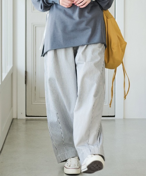 Crisp(クリスプ)の「ボリュームデニムパンツ(デニムパンツ・レディース・ブルー/ネイビー/ホワイト系その他/ブルー系その他/グレー系その他/イエロー・FREE)」の2枚目の写真