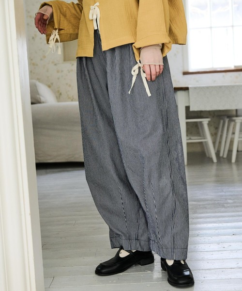 Crisp(クリスプ)の「ボリュームデニムパンツ(デニムパンツ・レディース・ブルー/ネイビー/ホワイト系その他/ブルー系その他/グレー系その他/イエロー・FREE)」の5枚目の写真