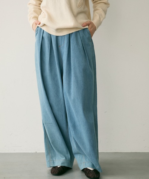 Crisp(クリスプ)の「ボリュームデニムパンツ(デニムパンツ・レディース・ブルー/ネイビー/ホワイト系その他/ブルー系その他/グレー系その他/イエロー・FREE)」の1枚目の写真