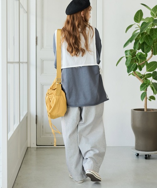 Crisp(クリスプ)の「ボリュームデニムパンツ(デニムパンツ・レディース・ブルー/ネイビー/ホワイト系その他/ブルー系その他/グレー系その他/イエロー・FREE)」の9枚目の写真