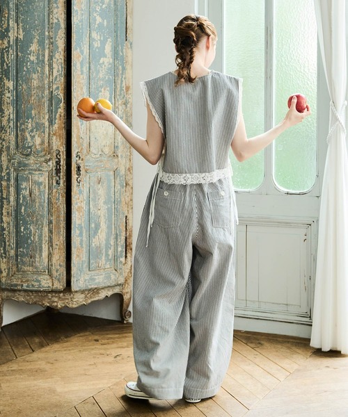 Crisp(クリスプ)の「ボリュームデニムパンツ(デニムパンツ・レディース・ブルー/ネイビー/ホワイト系その他/ブルー系その他/グレー系その他/イエロー・FREE)」の11枚目の写真