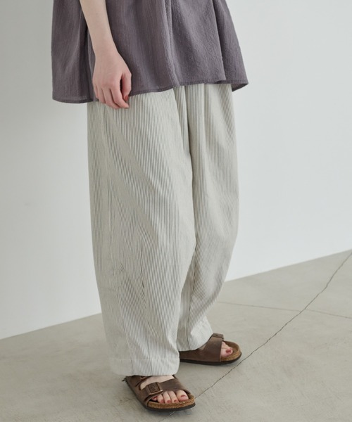 Crisp(クリスプ)の「ボリュームデニムパンツ(デニムパンツ・レディース・ブルー/ネイビー/ホワイト系その他/ブルー系その他/グレー系その他/イエロー・FREE)」の16枚目の写真