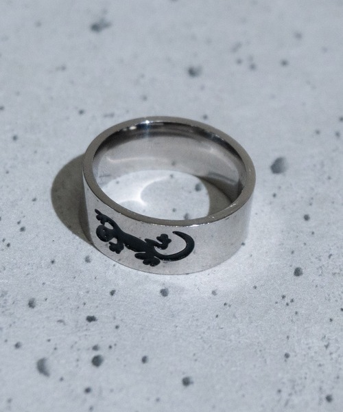 JOHN'S CLOSET(ジョンズクローゼット)の「【GW】〔naive magic〕デザインステンレスリング ユニセックス(リング・メンズ・シルバー系2/シルバー系4/シルバー系1/シルバー系3/シルバー系5・SMALL/MEDIUM/LARGE)」の5枚目の写真