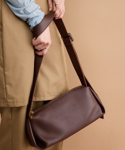 y/m（イム）の「スクエアショルダーBAG（ショルダーバッグ・レディース・ブラック/ボルドー・FREE）」の18枚目の写真