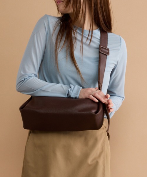 y/m（イム）の「スクエアショルダーBAG（ショルダーバッグ・レディース・ブラック/ボルドー・FREE）」の10枚目の写真