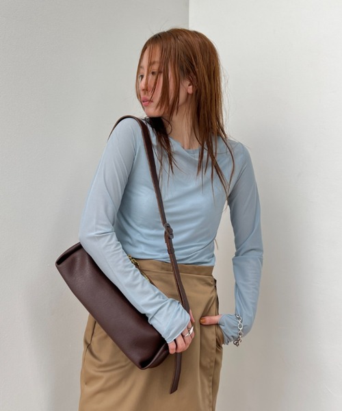 y/m（イム）の「スクエアショルダーBAG（ショルダーバッグ・レディース・ブラック/ボルドー・FREE）」の3枚目の写真