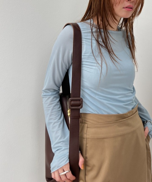 y/m（イム）の「スクエアショルダーBAG（ショルダーバッグ・レディース・ブラック/ボルドー・FREE）」の4枚目の写真