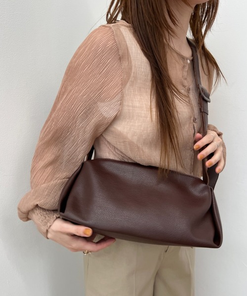 y/m（イム）の「スクエアショルダーBAG（ショルダーバッグ・レディース・ブラック/ボルドー・FREE）」の7枚目の写真