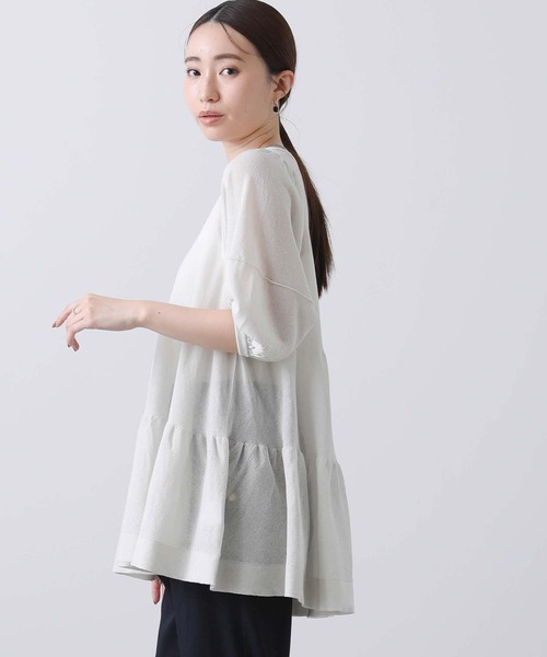 Gready Brilliant(グレディブリリアン)の「綿混シアーティアードチュニックニット(ニット/セーター・レディース・ブラック/ライトグレー・38)」の18枚目の写真