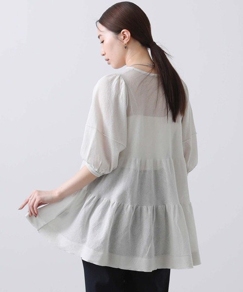 Gready Brilliant(グレディブリリアン)の「綿混シアーティアードチュニックニット(ニット/セーター・レディース・ブラック/ライトグレー・38)」の19枚目の写真