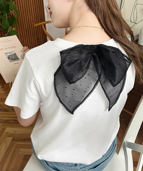 tシャツ ビッグリボンロゴ刺繍Tシャツ レディース moment+（モーメントプラス）の「フロントロゴ刺繍バックビッグ