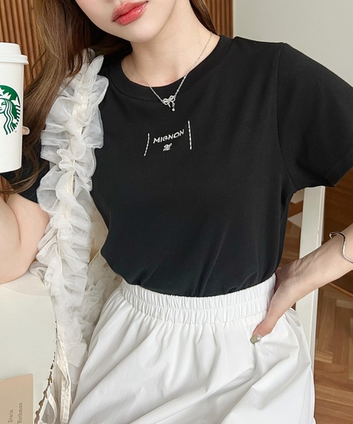 tシャツ ビッグリボンロゴ刺繍Tシャツ レディース moment+（モーメントプラス）の「フロントロゴ刺繍バックビッグ