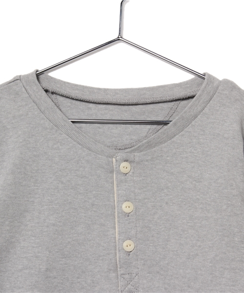 One deux boo(ワンドゥーブー)の「ヘンリ-ネック長袖Tee(Tシャツ/カットソー・キッズ・レッド/グレー/ナチュラル・150/140)」の8枚目の写真