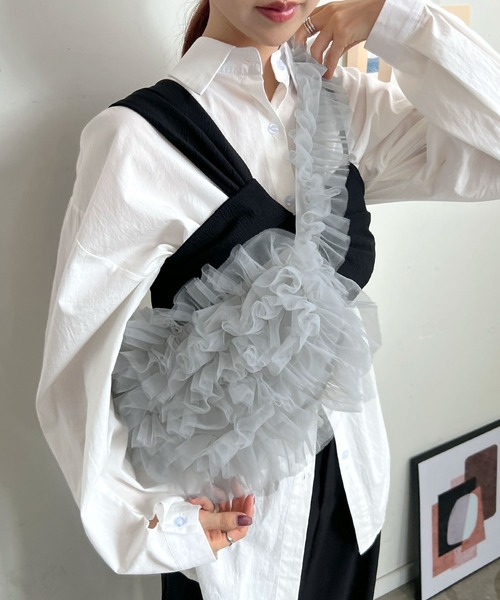 Futier land(フューティアランド)の「オーガンジーチュールフリルボディーバッグ(ボディバッグ/ウエストポーチ・レディース・ブラック/グレー/オフホワイト/グリーン・FREE)」の1枚目の写真