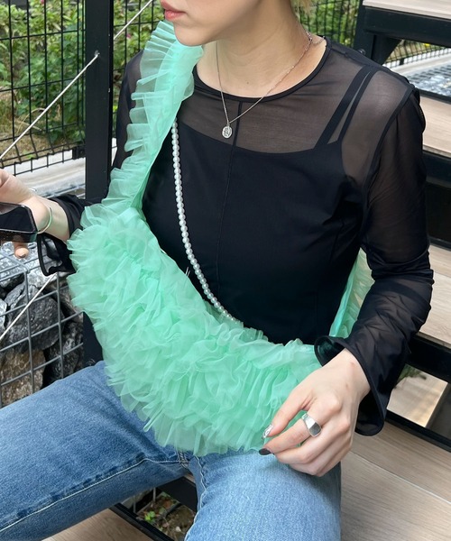 Futier land(フューティアランド)の「オーガンジーチュールフリルボディーバッグ(ボディバッグ/ウエストポーチ・レディース・ブラック/グレー/オフホワイト/グリーン・FREE)」の2枚目の写真